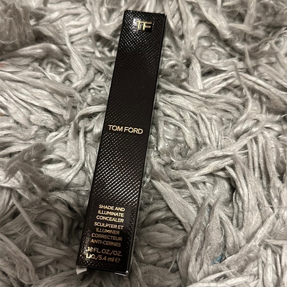 Tom ford shade and illuminate concealer - Picture 1 of 3